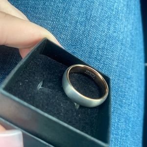 Size 10 man wedding band